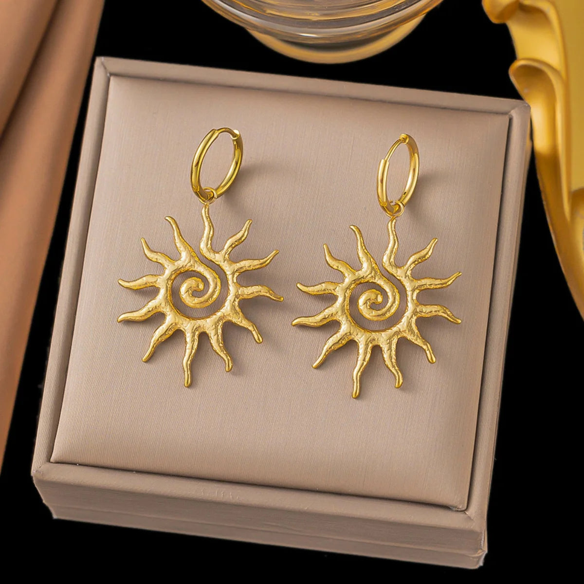 Terify®️Geometric Fashion Spiral Sunflower Pendant Necklace/Earrings Gold Plated 🌟