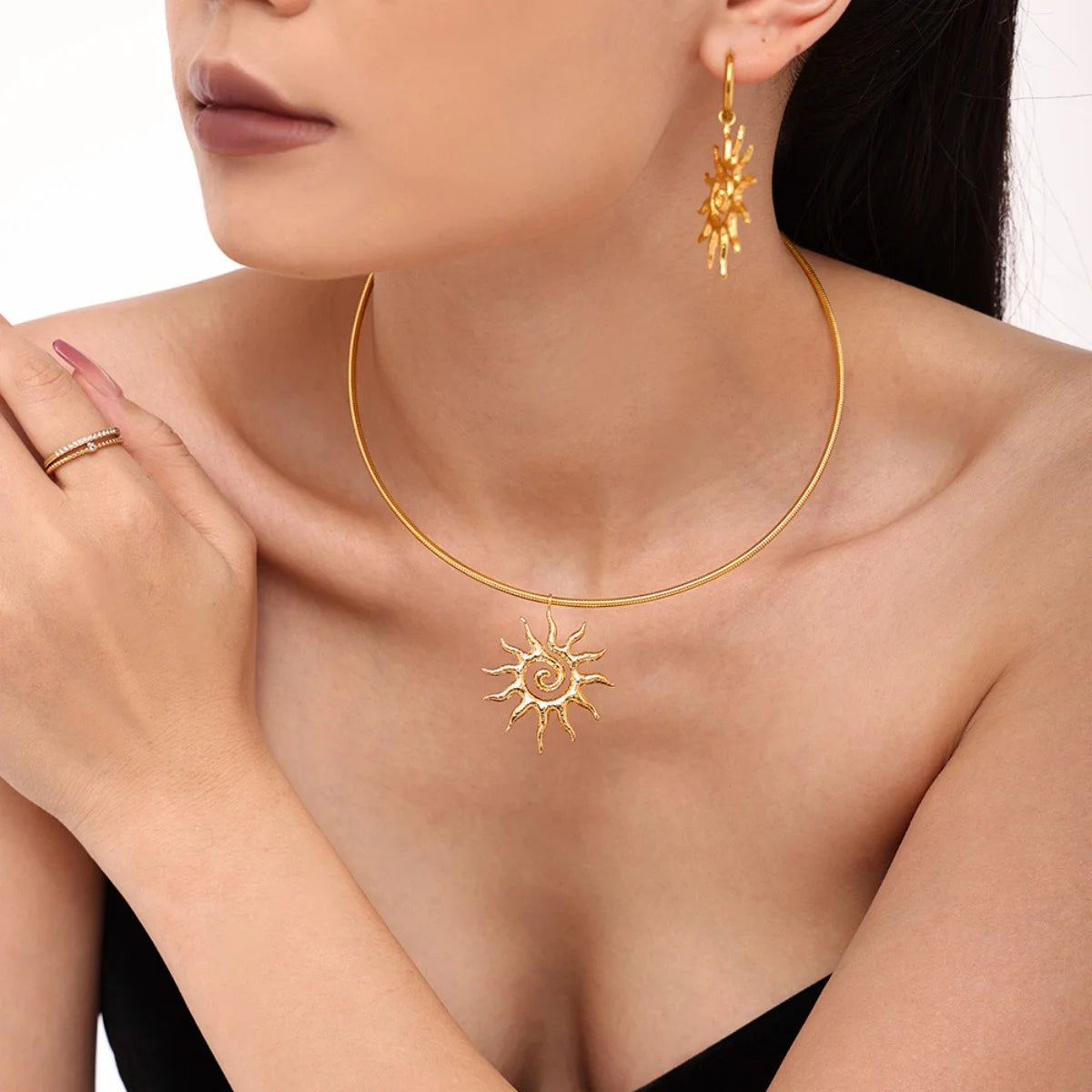 Terify®️Geometric Fashion Spiral Sunflower Pendant Necklace/Earrings Gold Plated 🌟