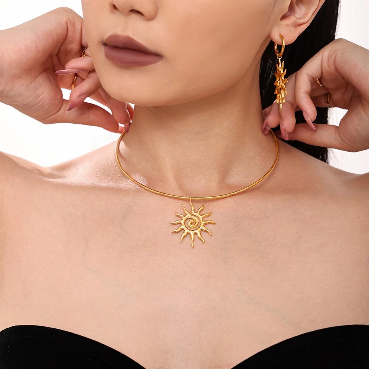 Terify®️Geometric Fashion Spiral Sunflower Pendant Necklace/Earrings Gold Plated 🌟
